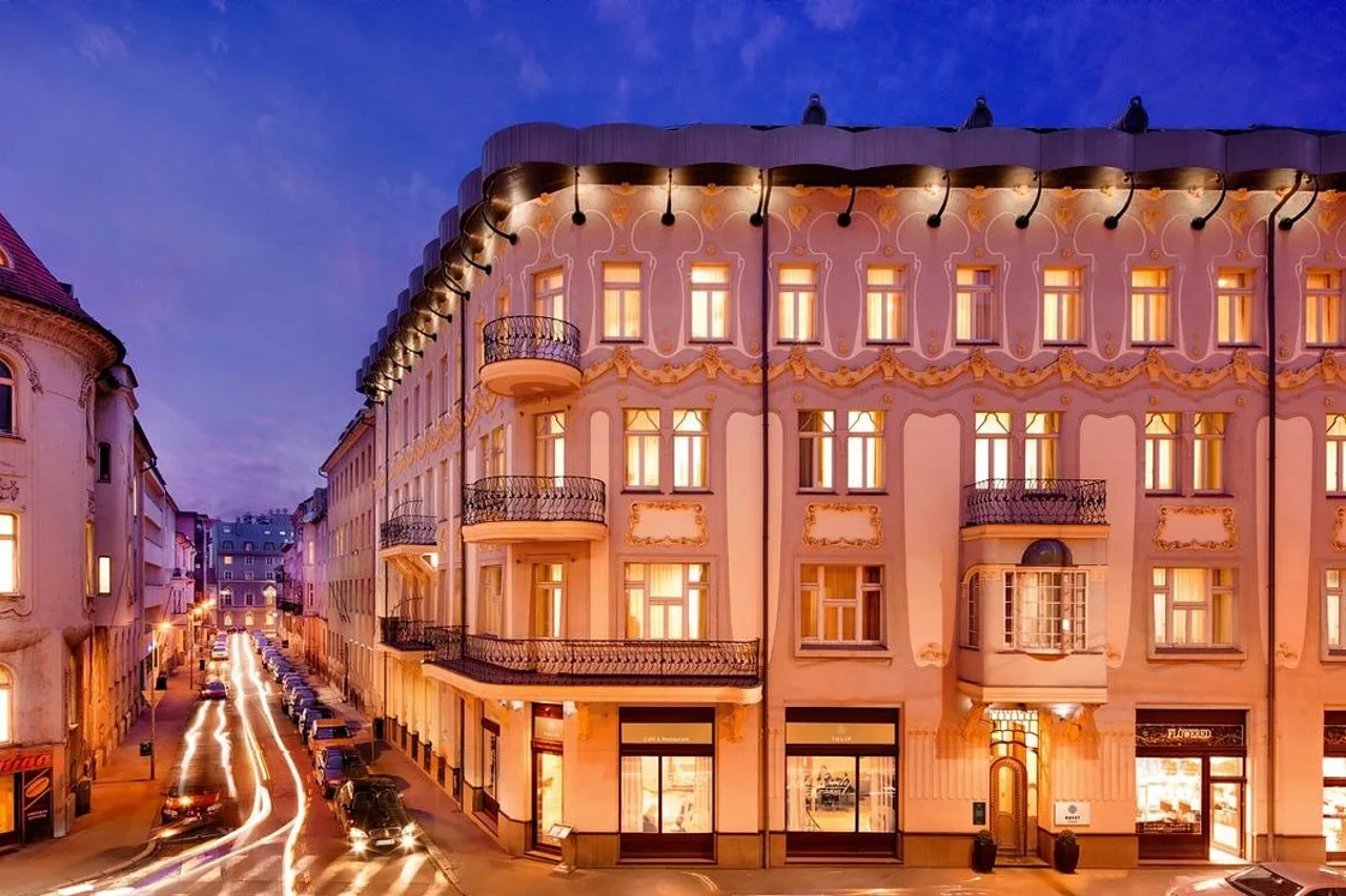 Roset Hotel & Residence (ex Tulip House) — โรงแรมในบราติสลาวา