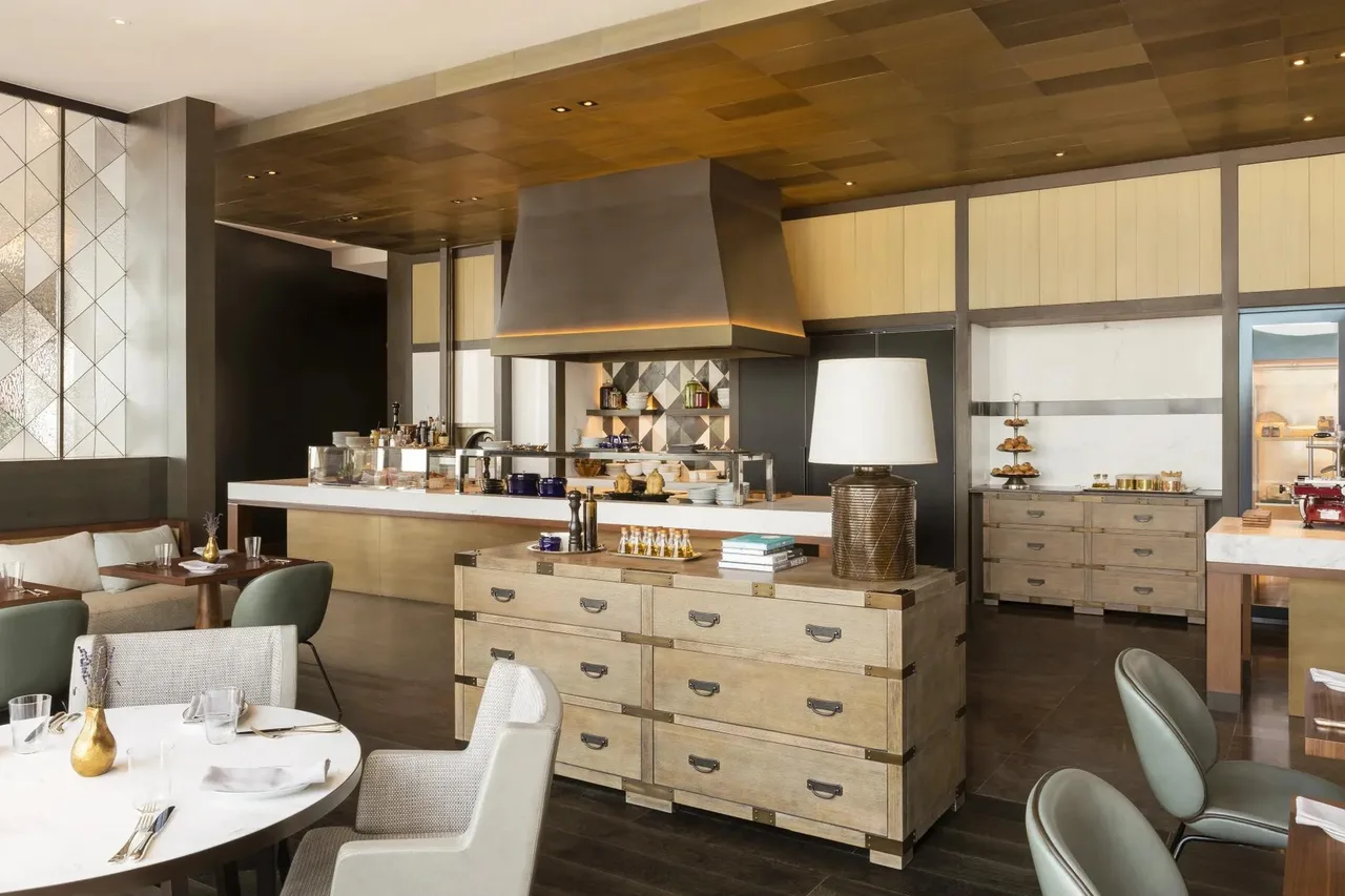 Rosewood Phnom Penh — ภาพห้องพักและบรรยากาศ