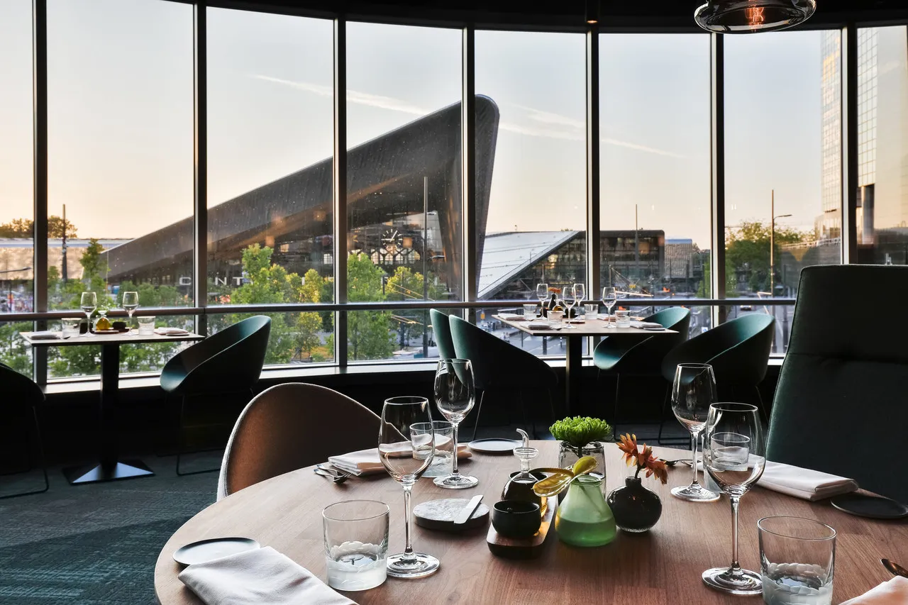 Rotterdam Marriott Hotel — rooms and atmosphere