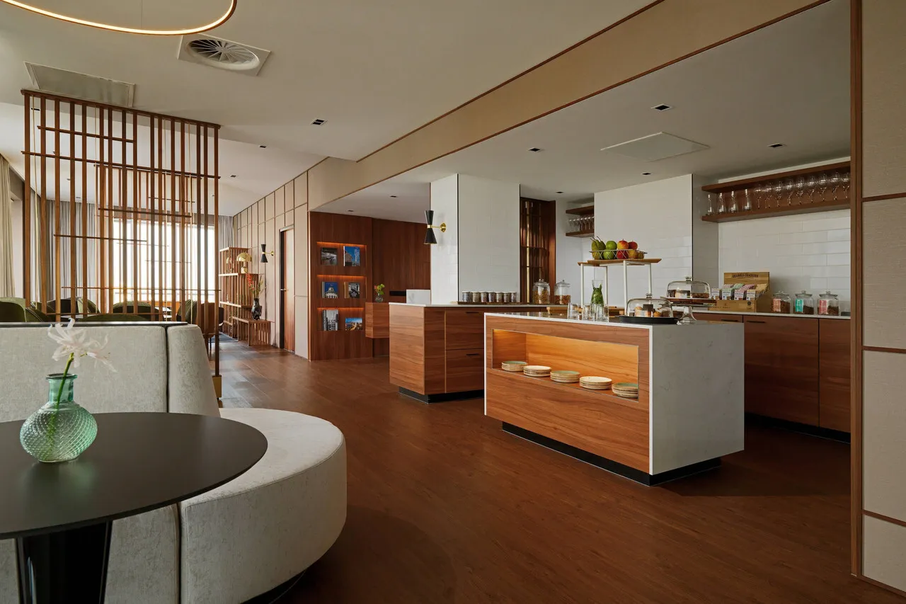 Rotterdam Marriott Hotel — rooms and atmosphere
