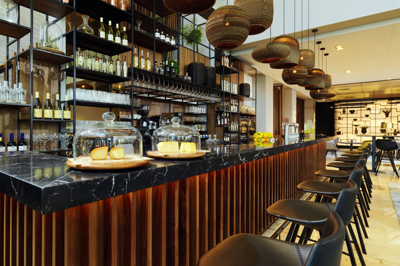 Rotterdam Marriott Hotel — rooms and atmosphere