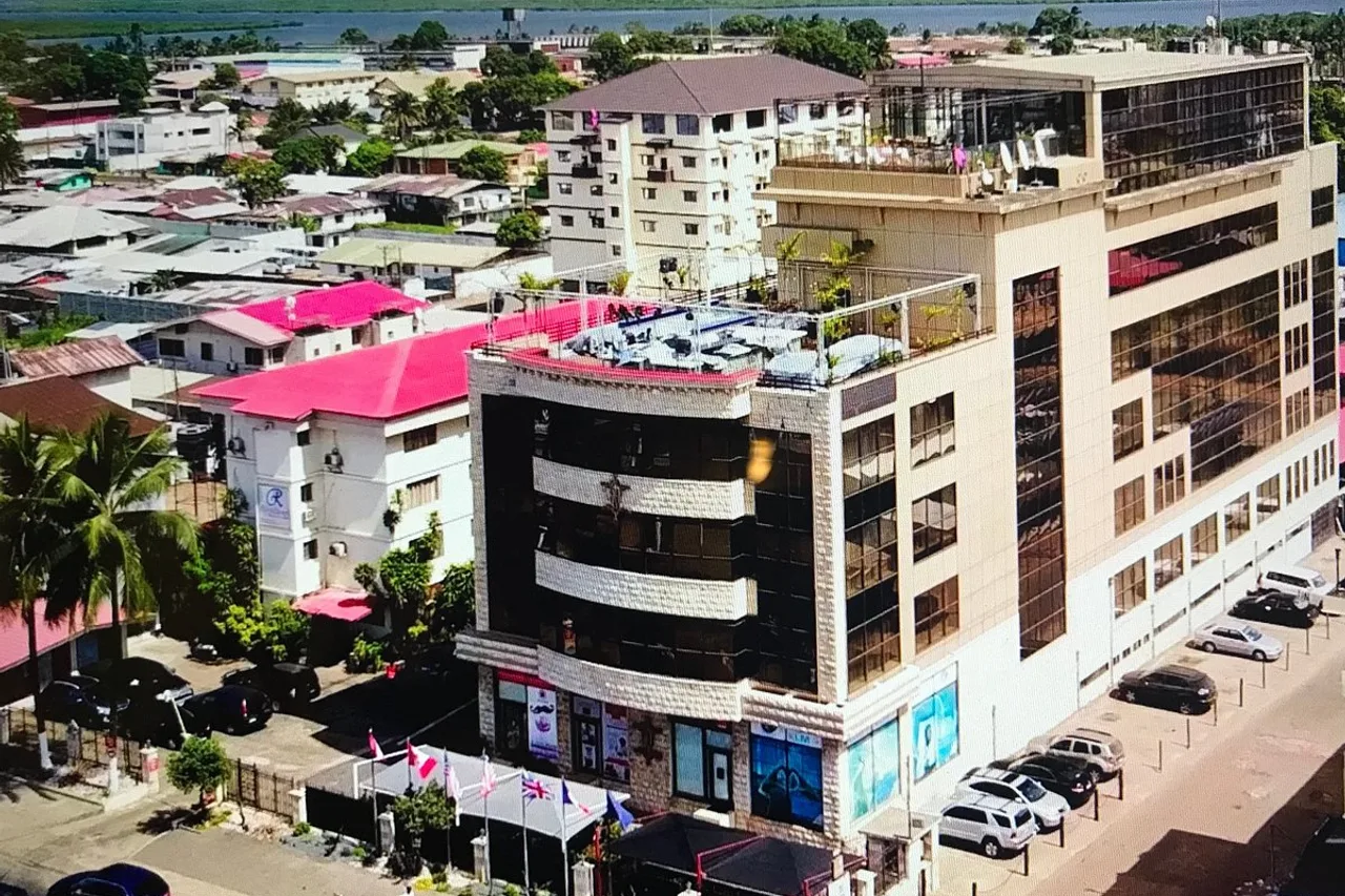 Royal Grand Hotel — โรงแรมในมอนโรเวีย