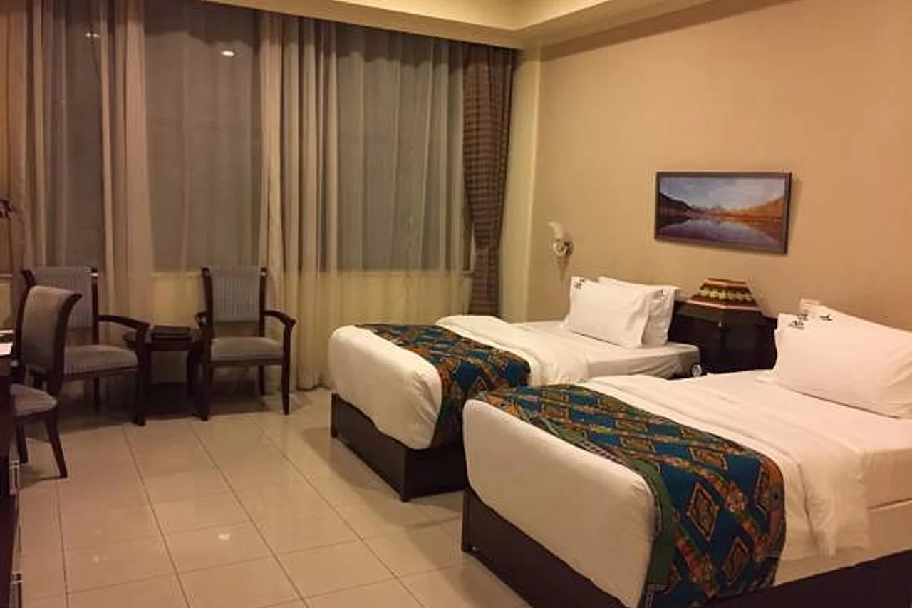 Royal Grand Hotel — ภาพห้องพักและบรรยากาศ