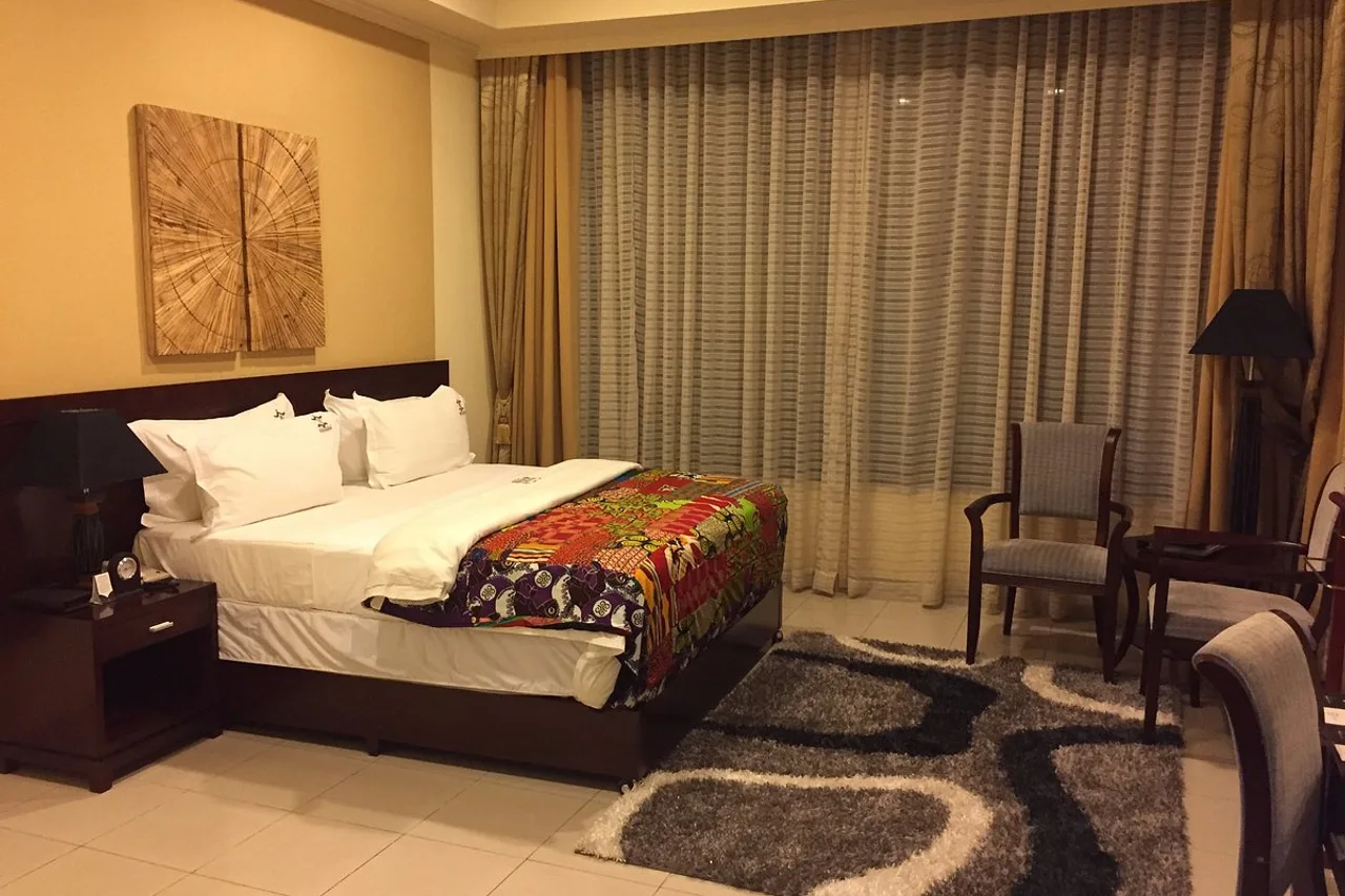 Royal Grand Hotel — ภาพห้องพักและบรรยากาศ