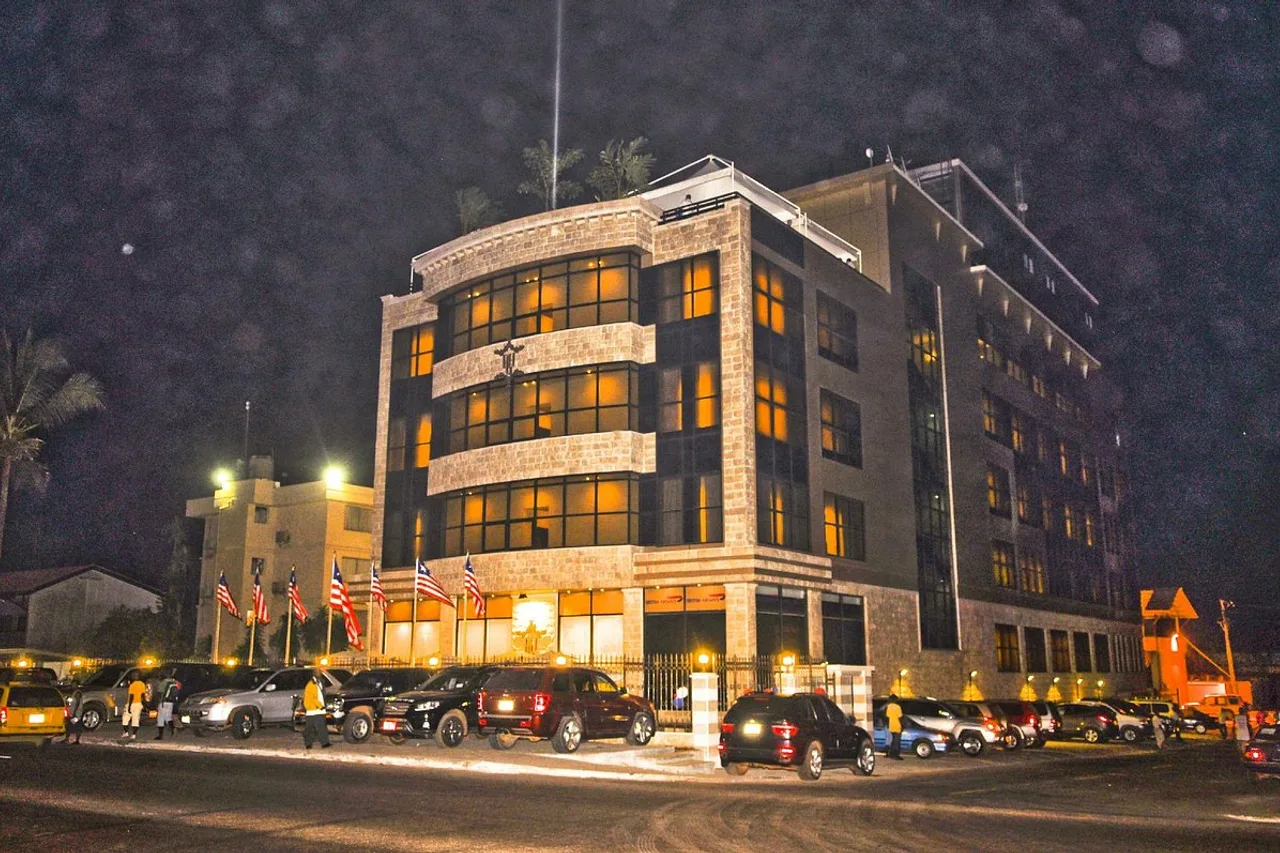 Royal Grand Hotel — ภาพห้องพักและบรรยากาศ