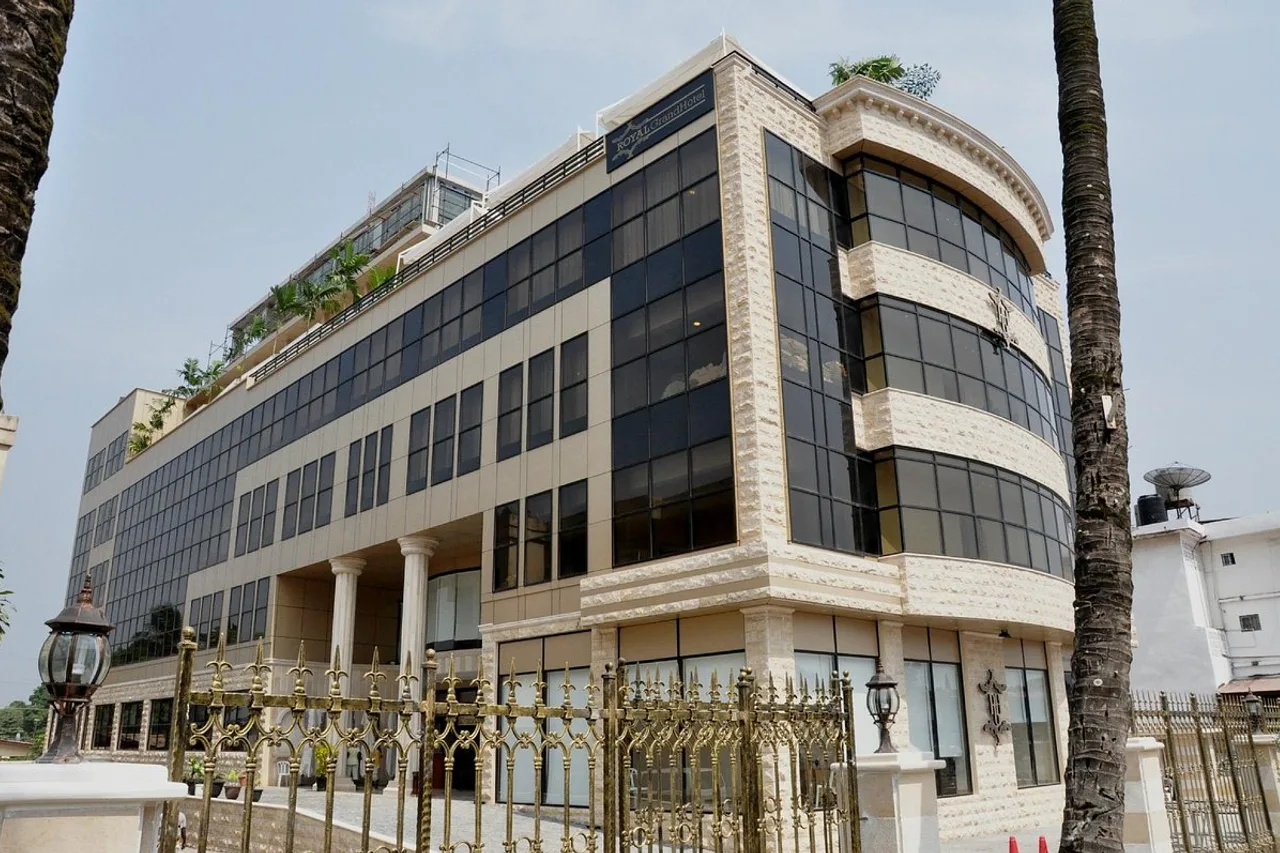 Royal Grand Hotel — ภาพห้องพักและบรรยากาศ