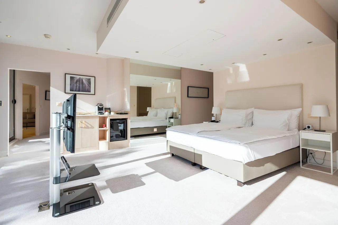 Royal Plaza Montreux — rooms and atmosphere