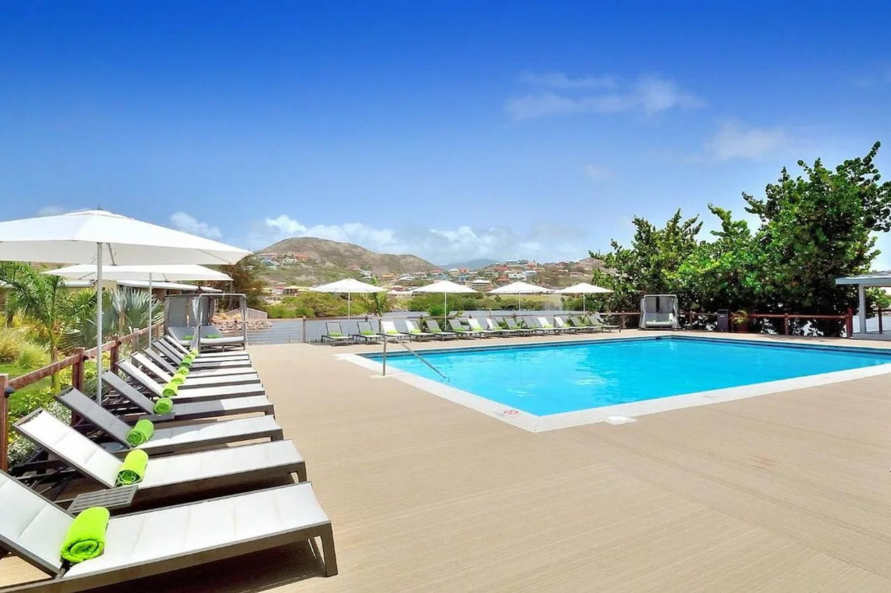 Royal St. Kitts Hotel — โรงแรมในบาสแตร์