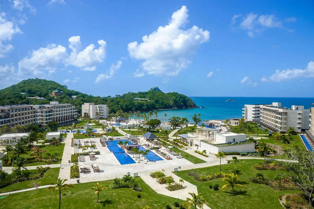 Royalton Saint Lucia, An Autograph Collection All-Inclusive Resort — โรงแรมในคาสตรีส์