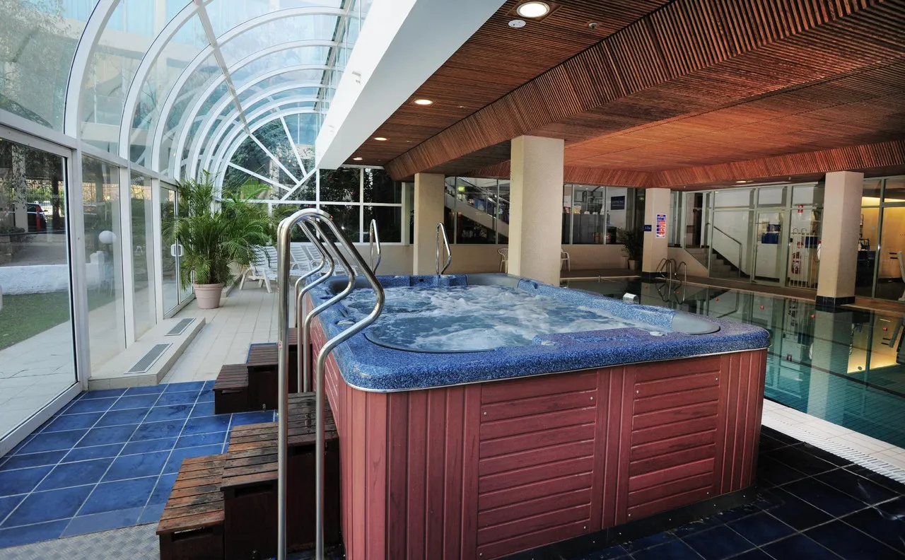 Rydges Capital Hill Canberra — rooms and atmosphere