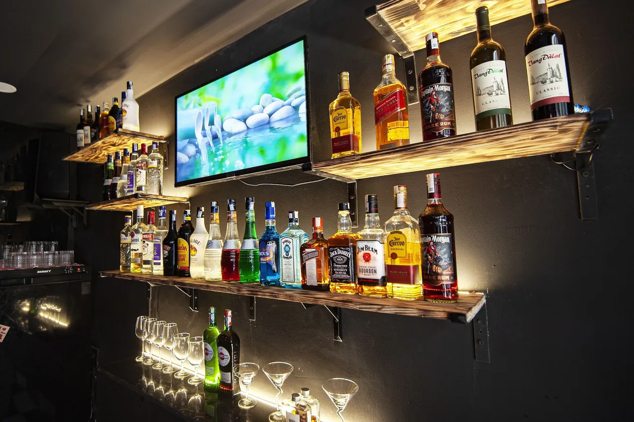 Sai Gon Hostel & Bar — rooms and atmosphere