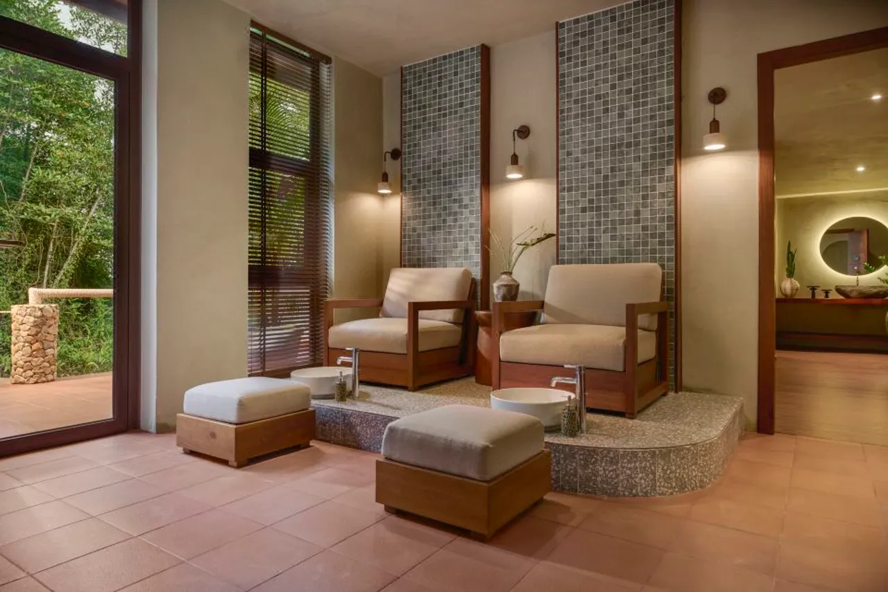 Samanea Beach Resort & Spa — rooms and atmosphere