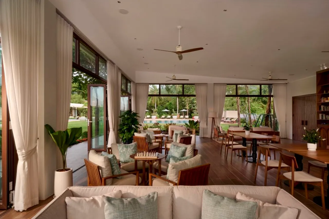 Samanea Beach Resort & Spa — rooms and atmosphere