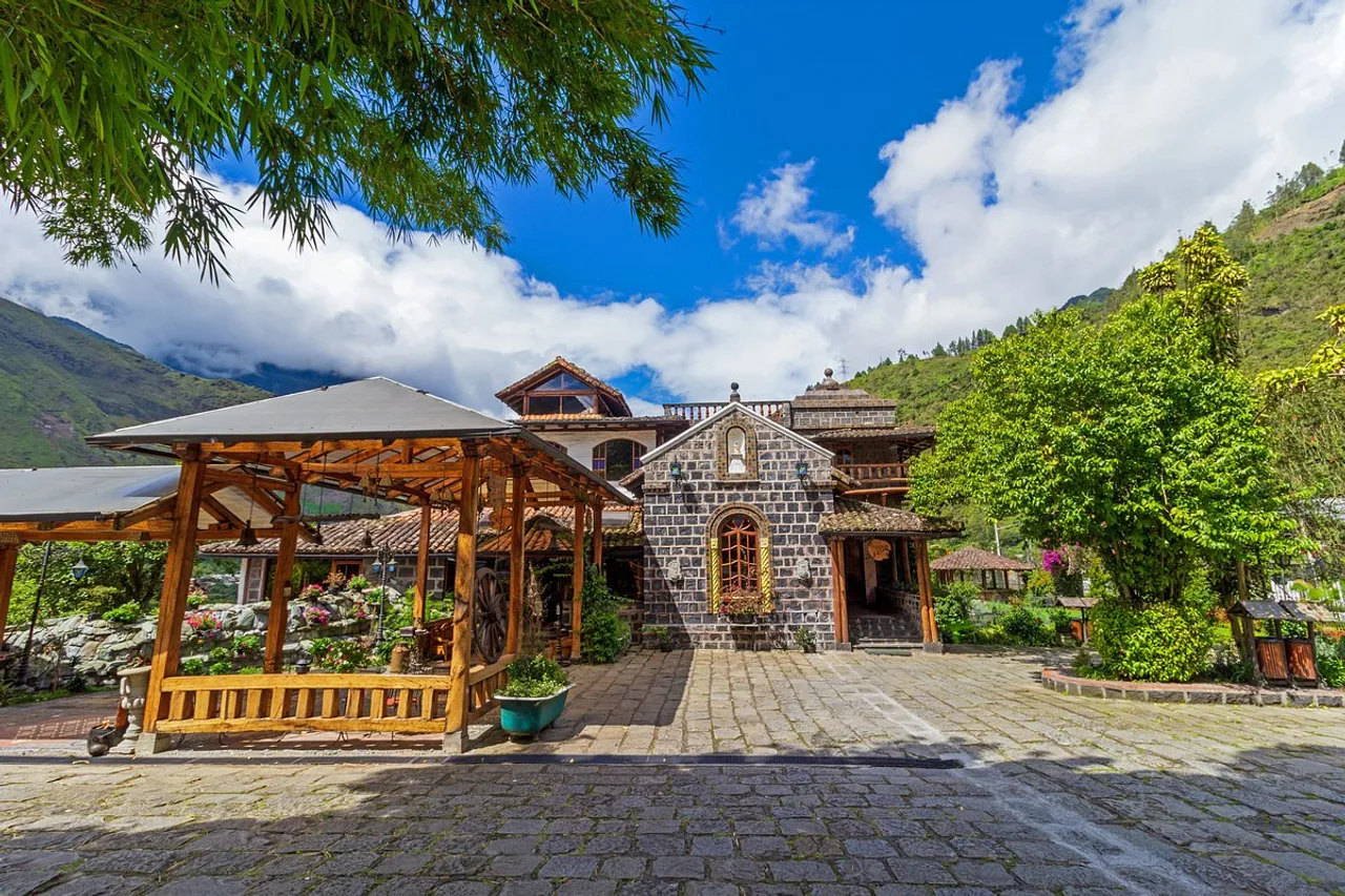 6 โรงแรมน่าพักใน Banos เอกวาดอร์ — ที่พักเมืองผจญภัยใต้ภูเขาไฟตุงกูราวา
