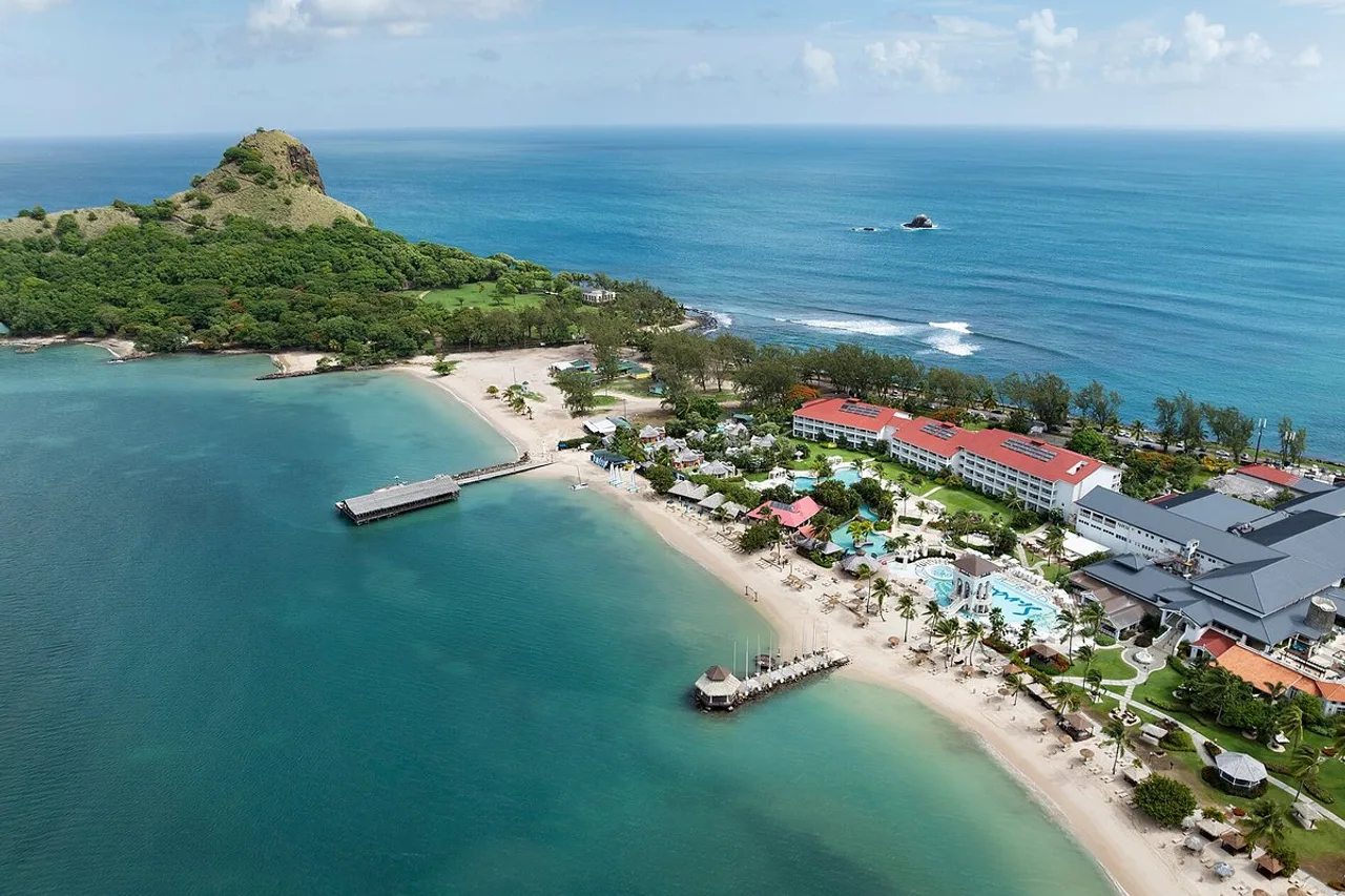 10 โรงแรมเซนต์ลูเซียน่าพักที่สุด — Rodney Bay · Cap Estate · La Toc (รีวิวลึก 2026 + 🌋 Pitons UNESCO 798ม. + Sulphur Springs drive-in volcano + ⭐ honeymoon Caribbean #1)