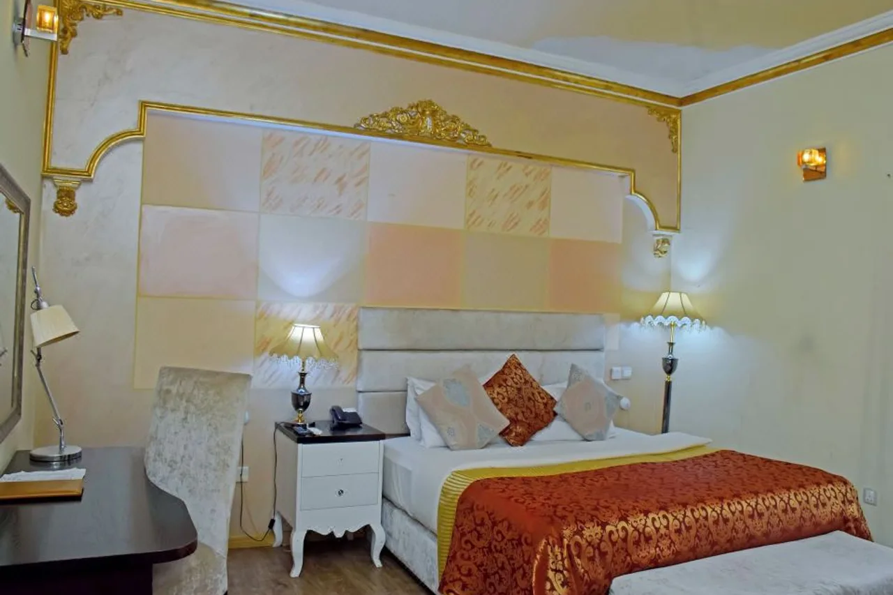Sandralia Hotel — ภาพห้องพักและบรรยากาศ