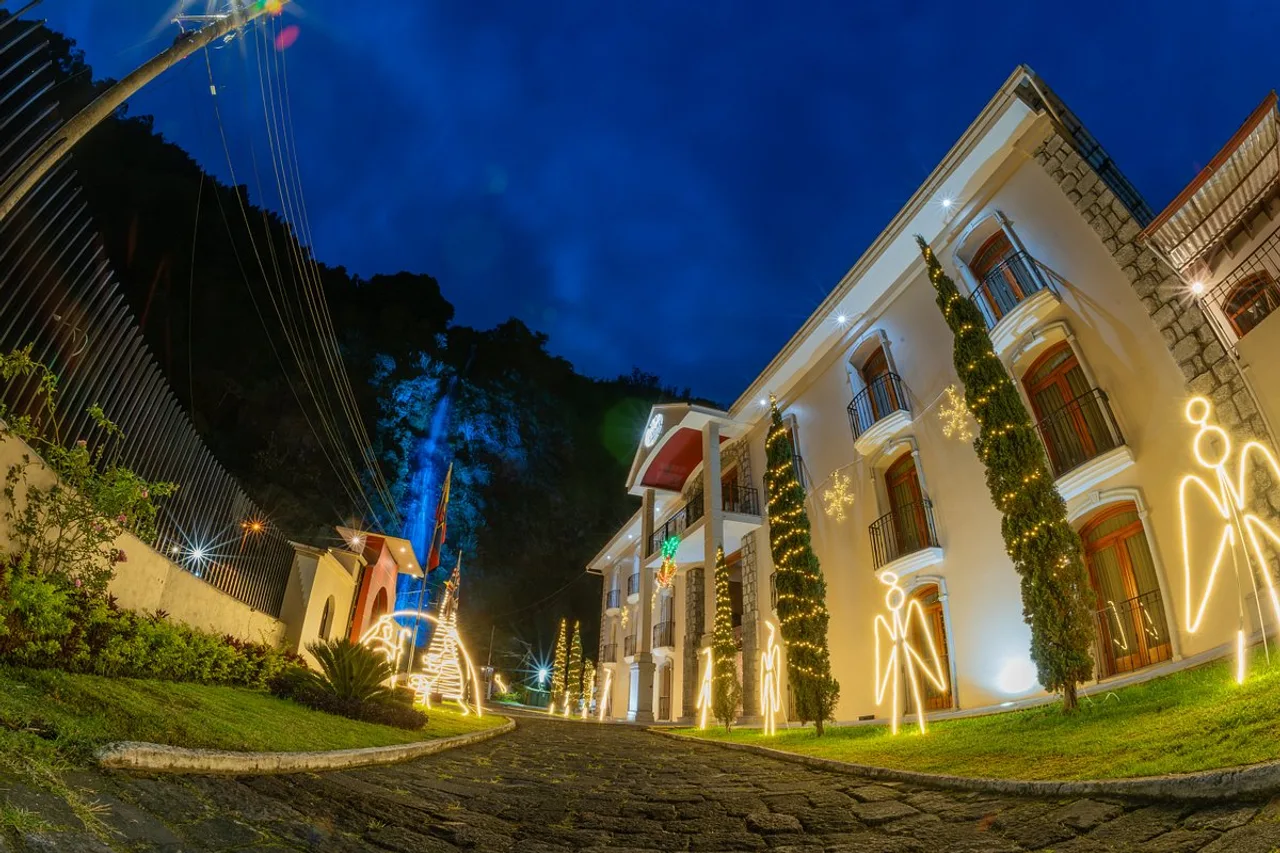 Sangay Spa Hotel — บานโยส