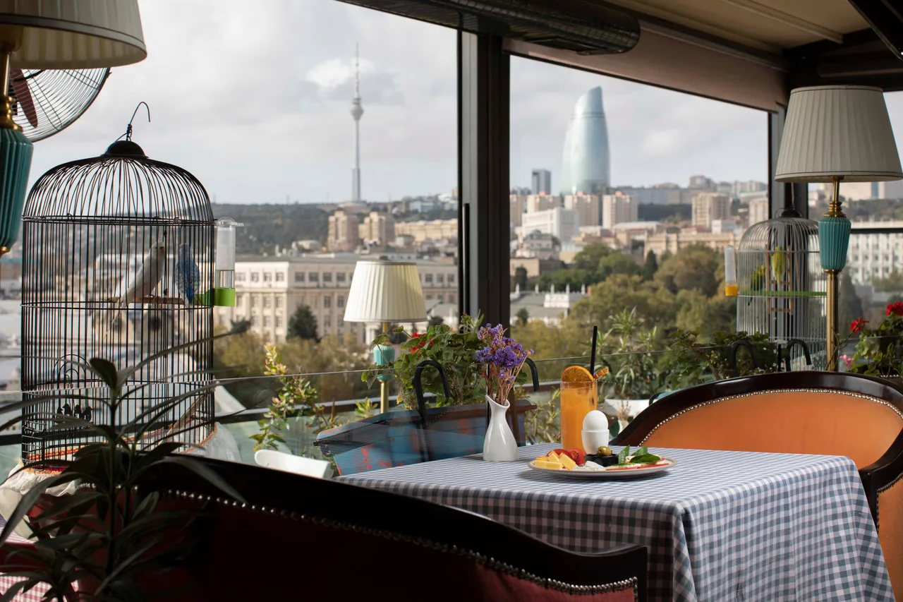 Sapphire City Hotel — โรงแรมในบากู