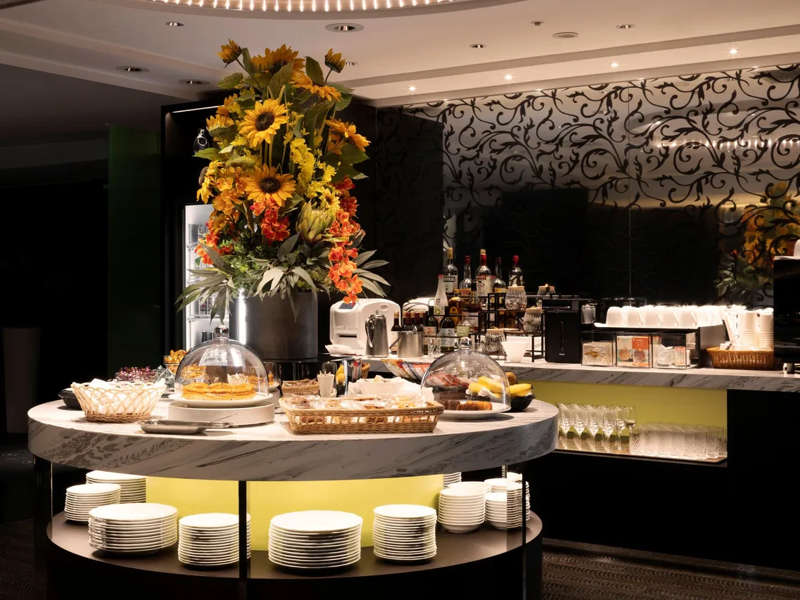 Sapporo Grand Hotel — rooms and atmosphere