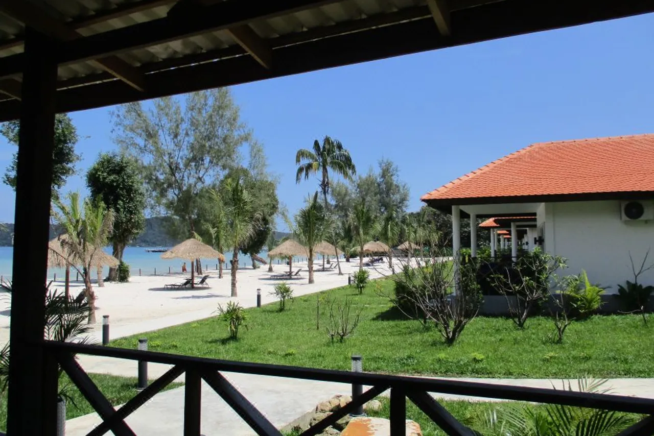 Saracen Bay Resort — rooms and atmosphere