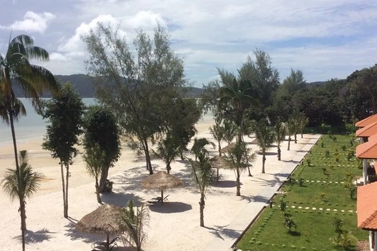 Saracen Bay Resort — rooms and atmosphere