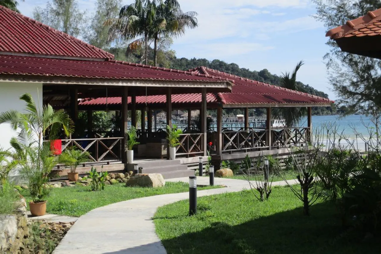 Saracen Bay Resort — rooms and atmosphere