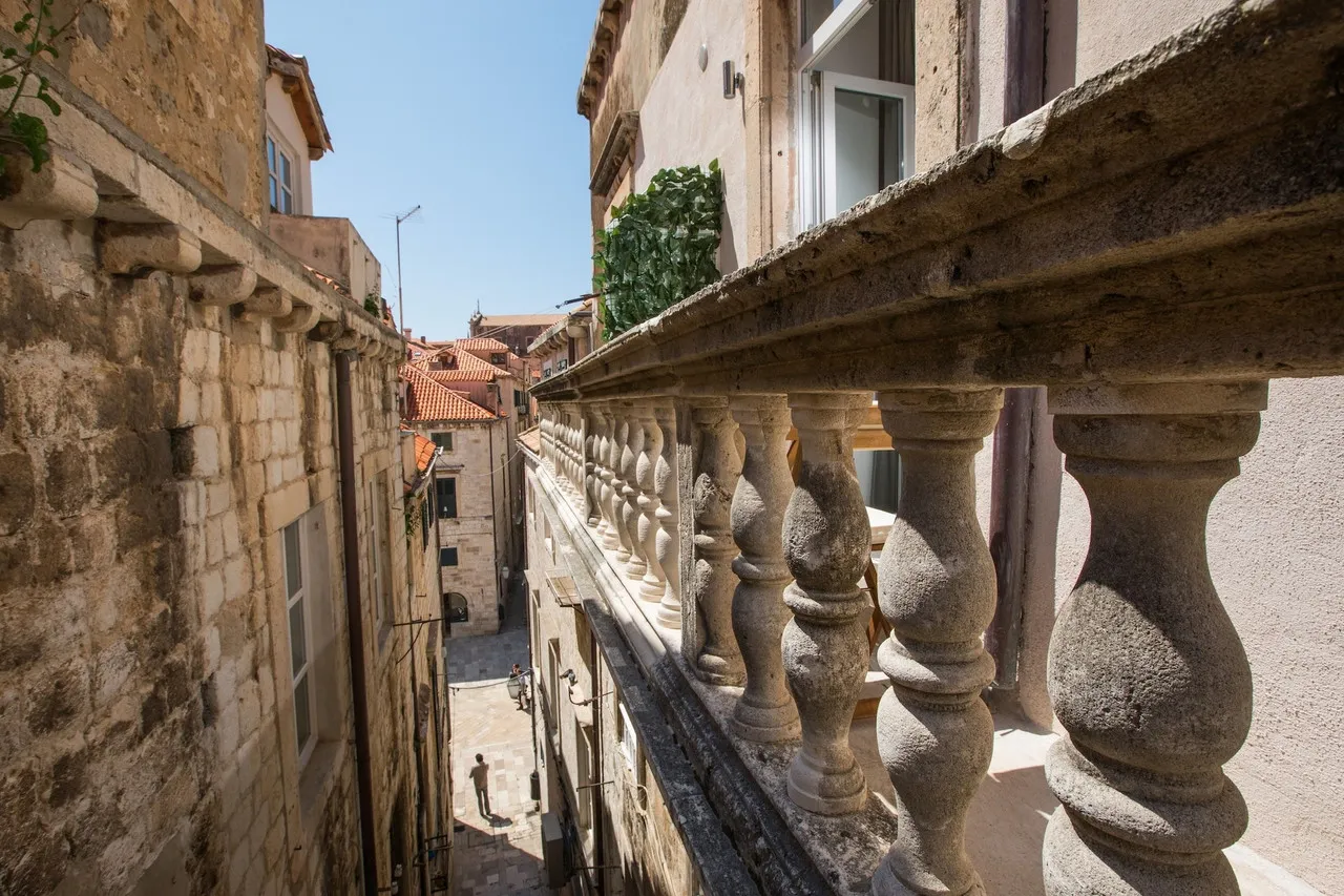 Scalini Palace — rooms and atmosphere