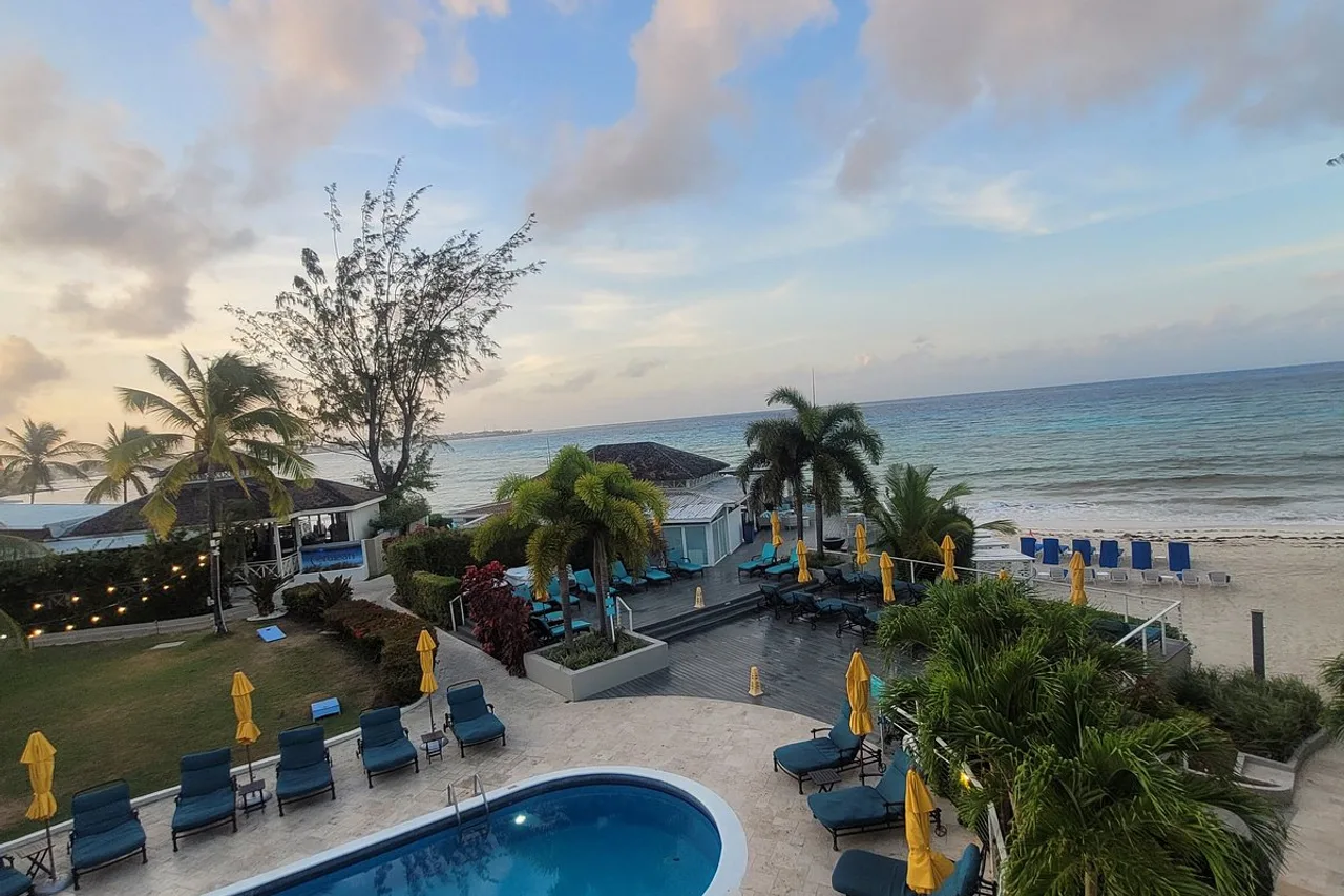 Sea Breeze Beach House by Ocean Hotels — โรงแรมในบริดจ์ทาวน์