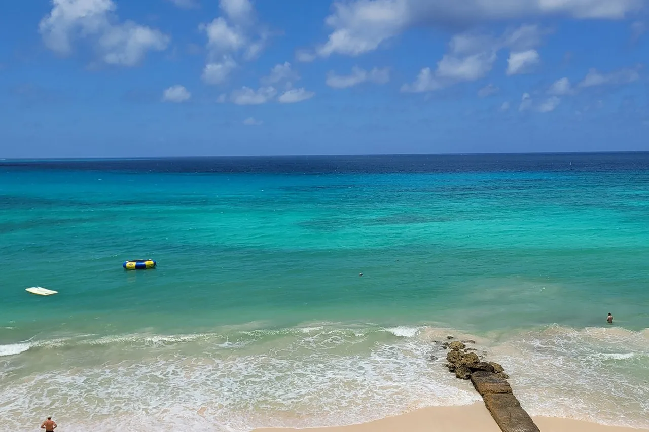Sea Breeze Beach House by Ocean Hotels — ภาพห้องพักและบรรยากาศ