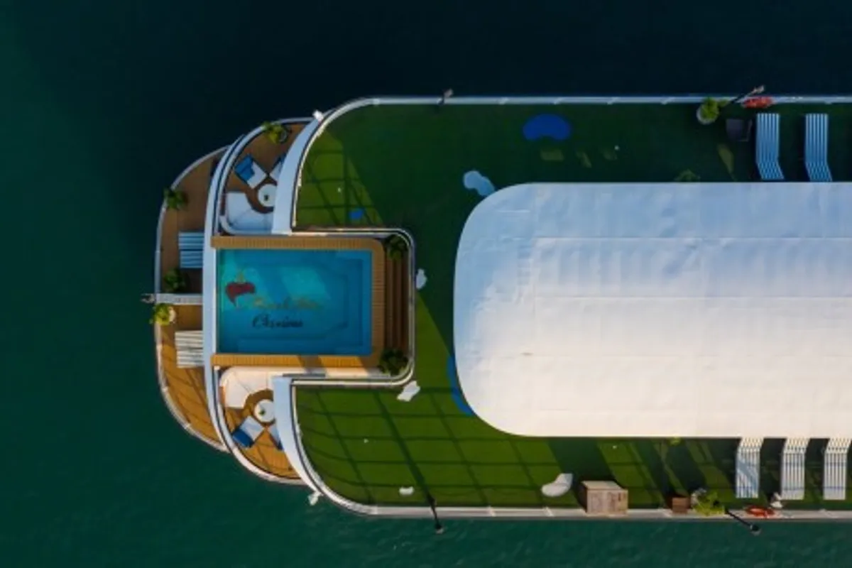 Sea Stars Cruise Ha Long Bay — rooms and atmosphere