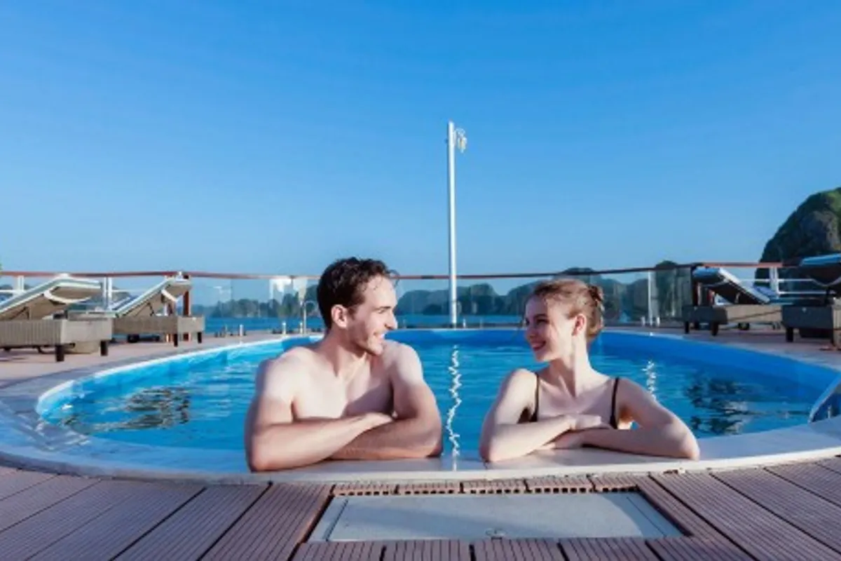 Sea Stars Cruise Ha Long Bay — rooms and atmosphere