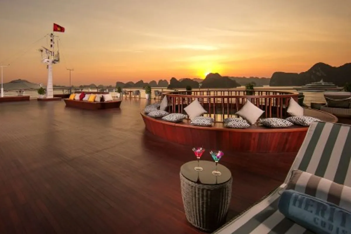 Sea Stars Cruise Ha Long Bay — rooms and atmosphere