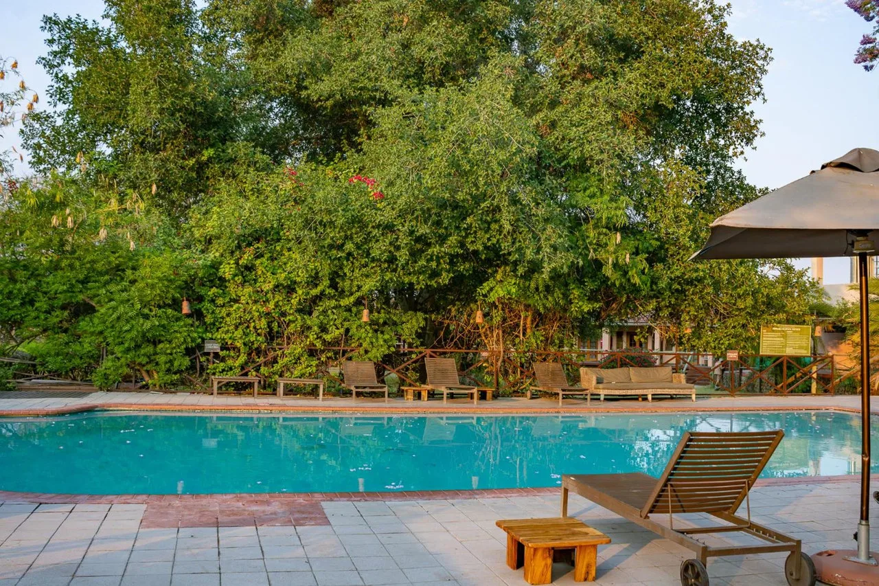 Sedia Riverside Hotel — ภาพห้องพักและบรรยากาศ