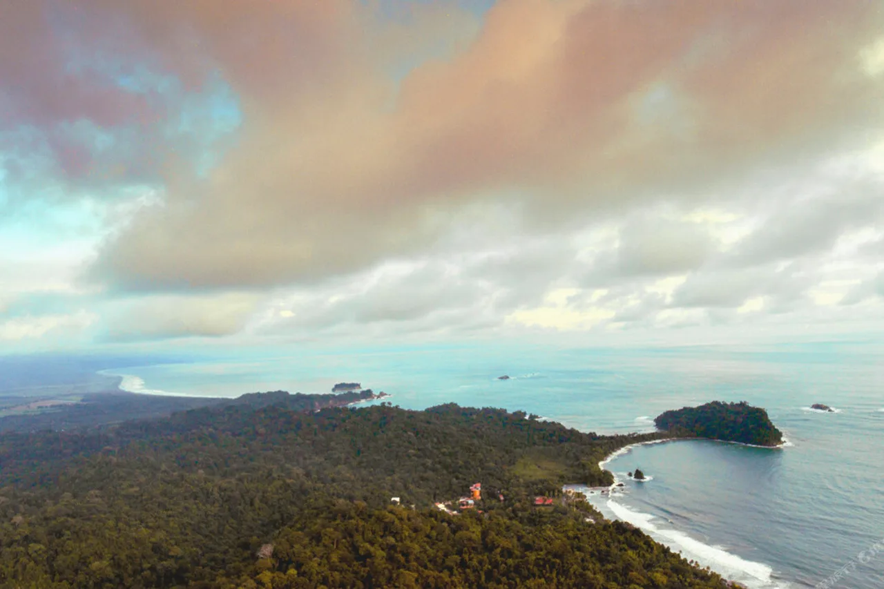 Selina Manuel Antonio — ภาพห้องพักและบรรยากาศ