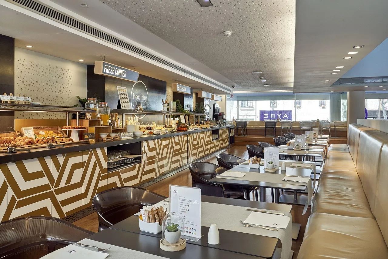 Sercotel Hotel Rosellón — rooms and atmosphere