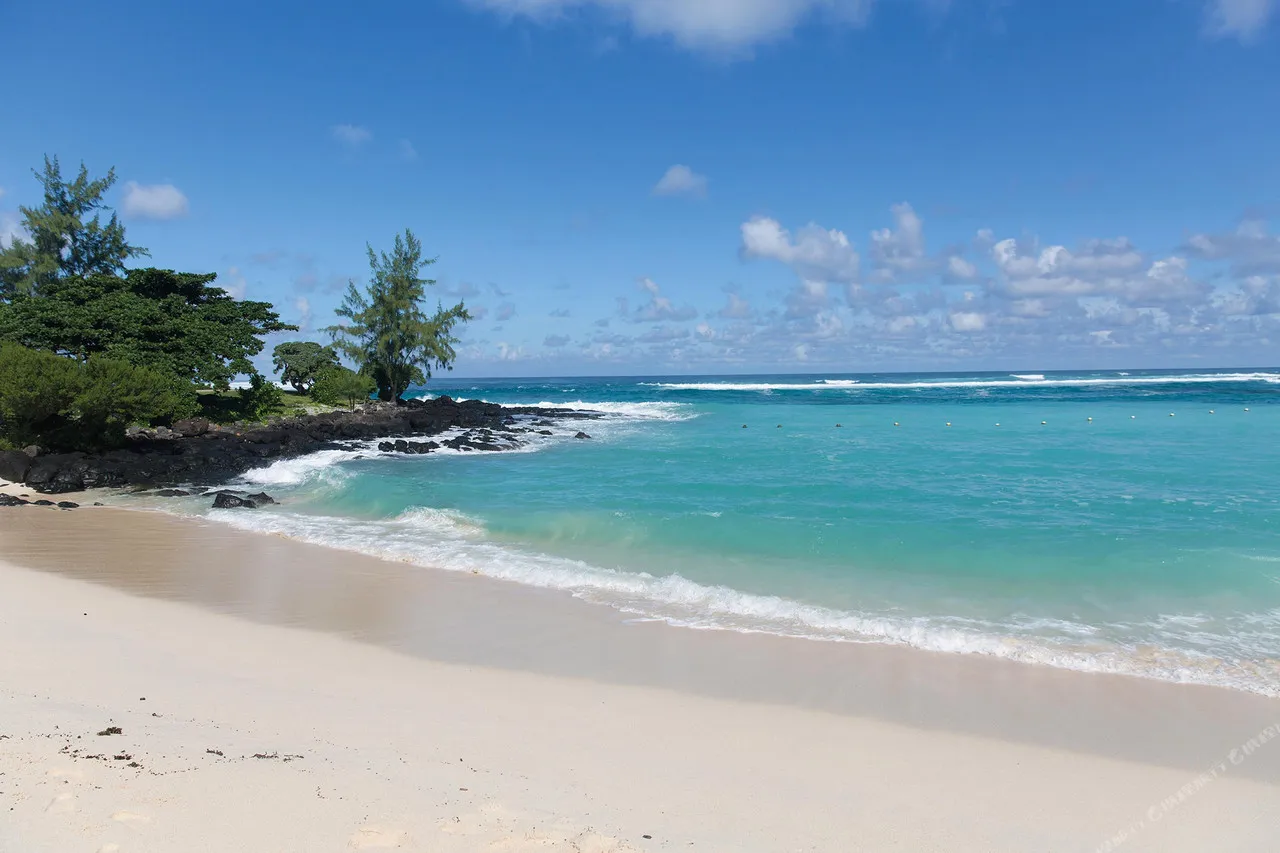 Shandrani Beachcomber Resort & Spa — rooms and atmosphere