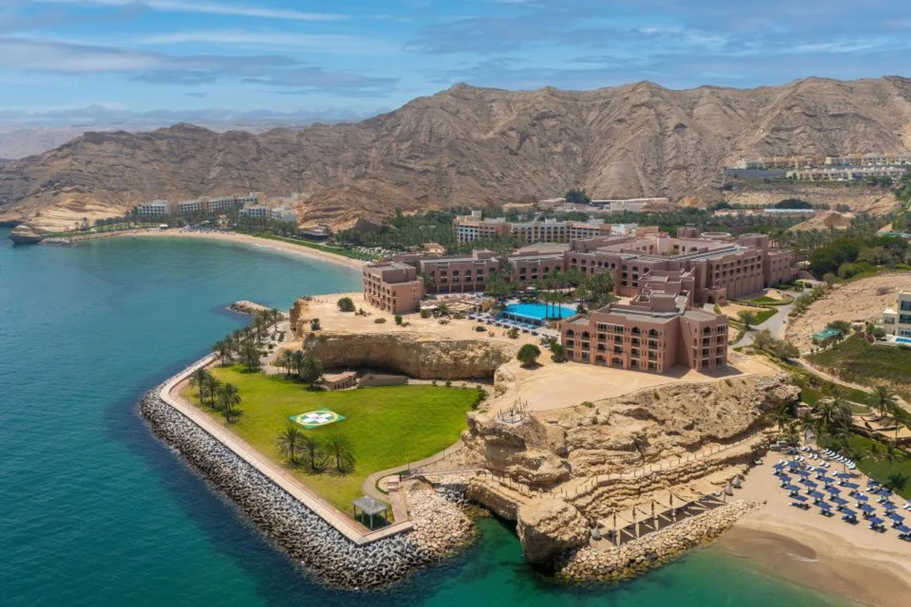 Shangri-La Al Husn Resort &amp; Spa