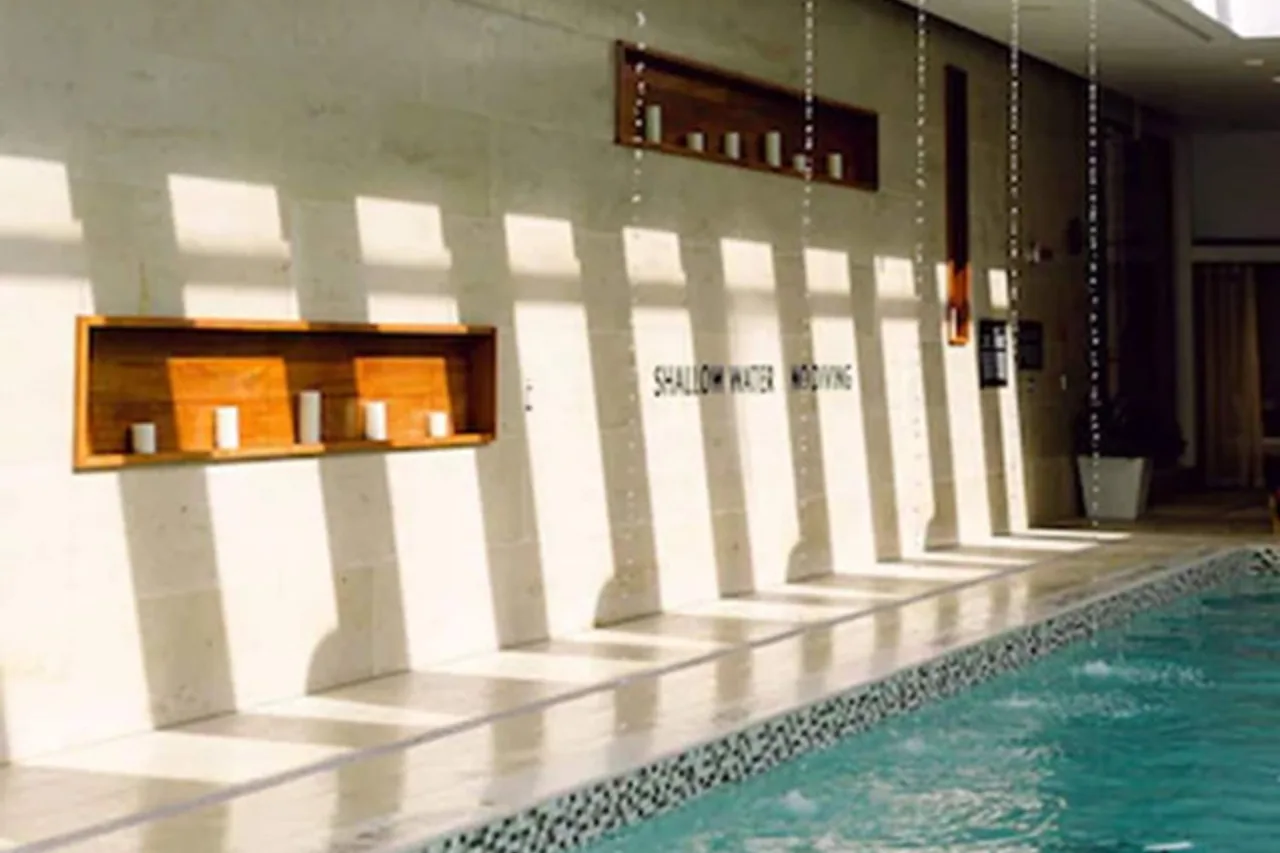 Shangri-La Hotel Toronto — rooms and atmosphere