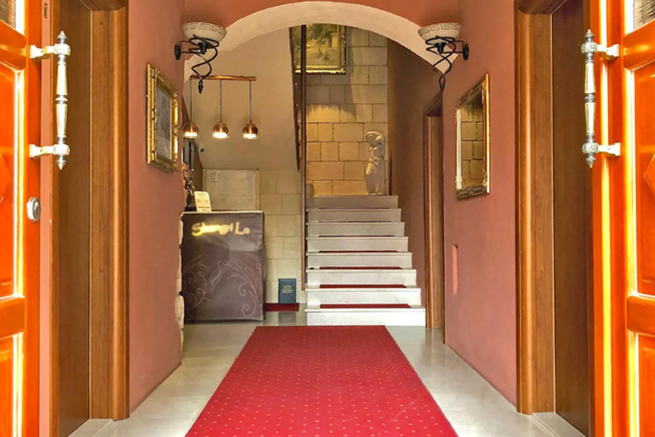 Shangri La Mansion — ภาพห้องพักและบรรยากาศ