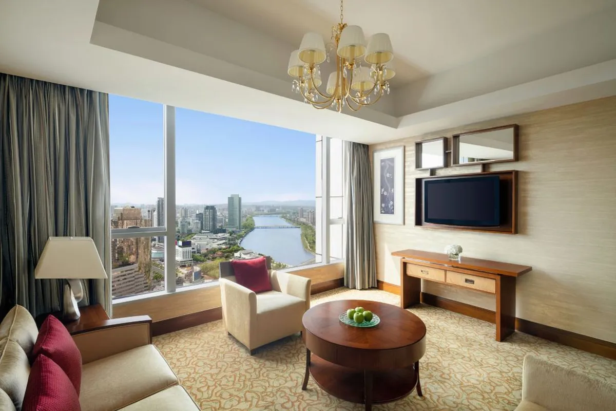 Shangri-La Ningbo — rooms and atmosphere