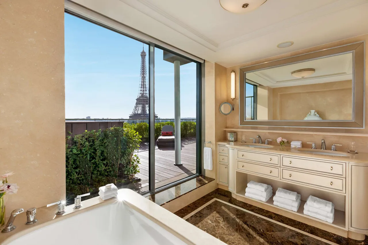 Shangri-La Paris — rooms and atmosphere