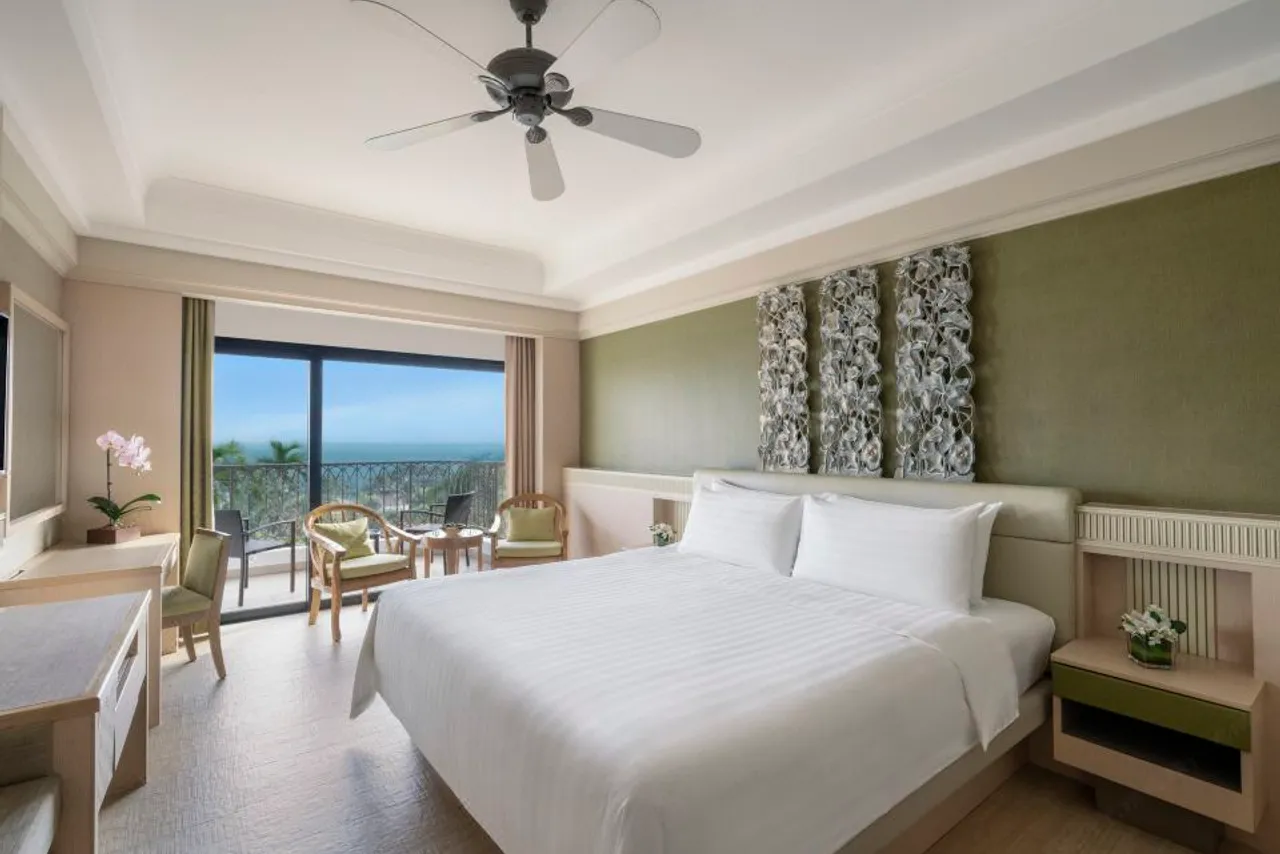 Shangri-La Rasa Sentosa, Singapore — rooms and atmosphere