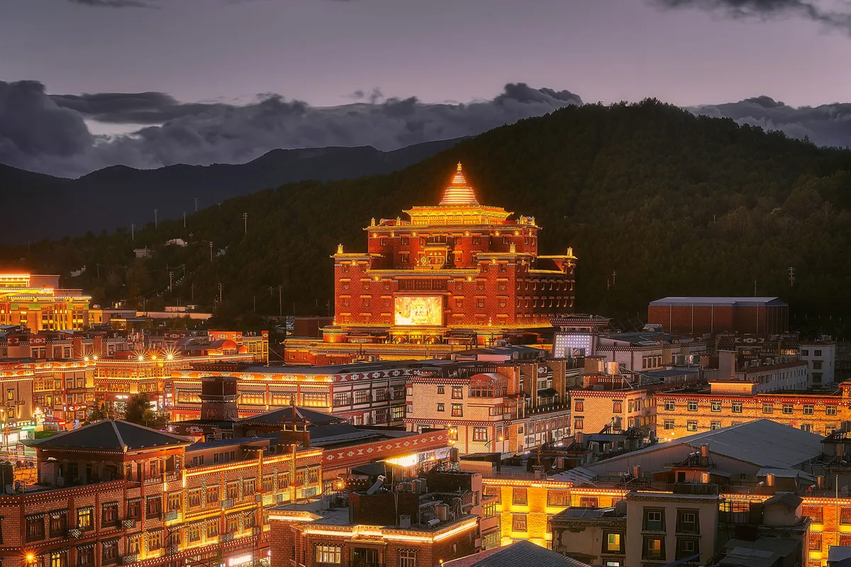 Shangri-La Resort, Shangri-La — rooms and atmosphere