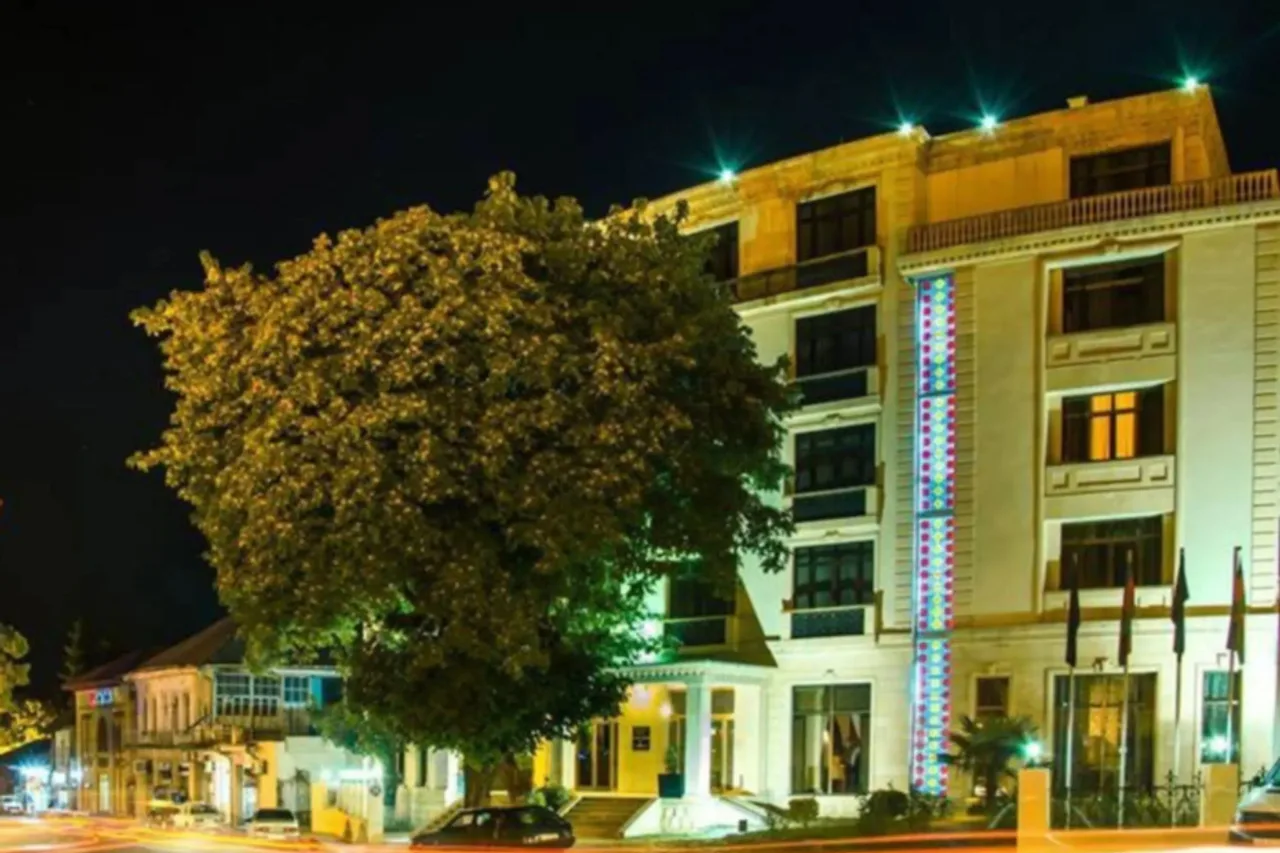 Sheki Saray Hotel — ภาพห้องพักและบรรยากาศ