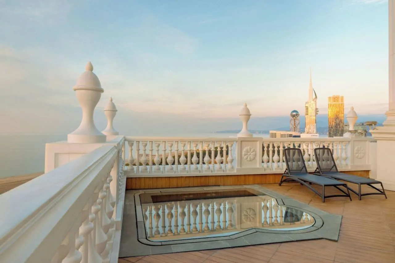 Sheraton Batumi Hotel — ภาพห้องพักและบรรยากาศ