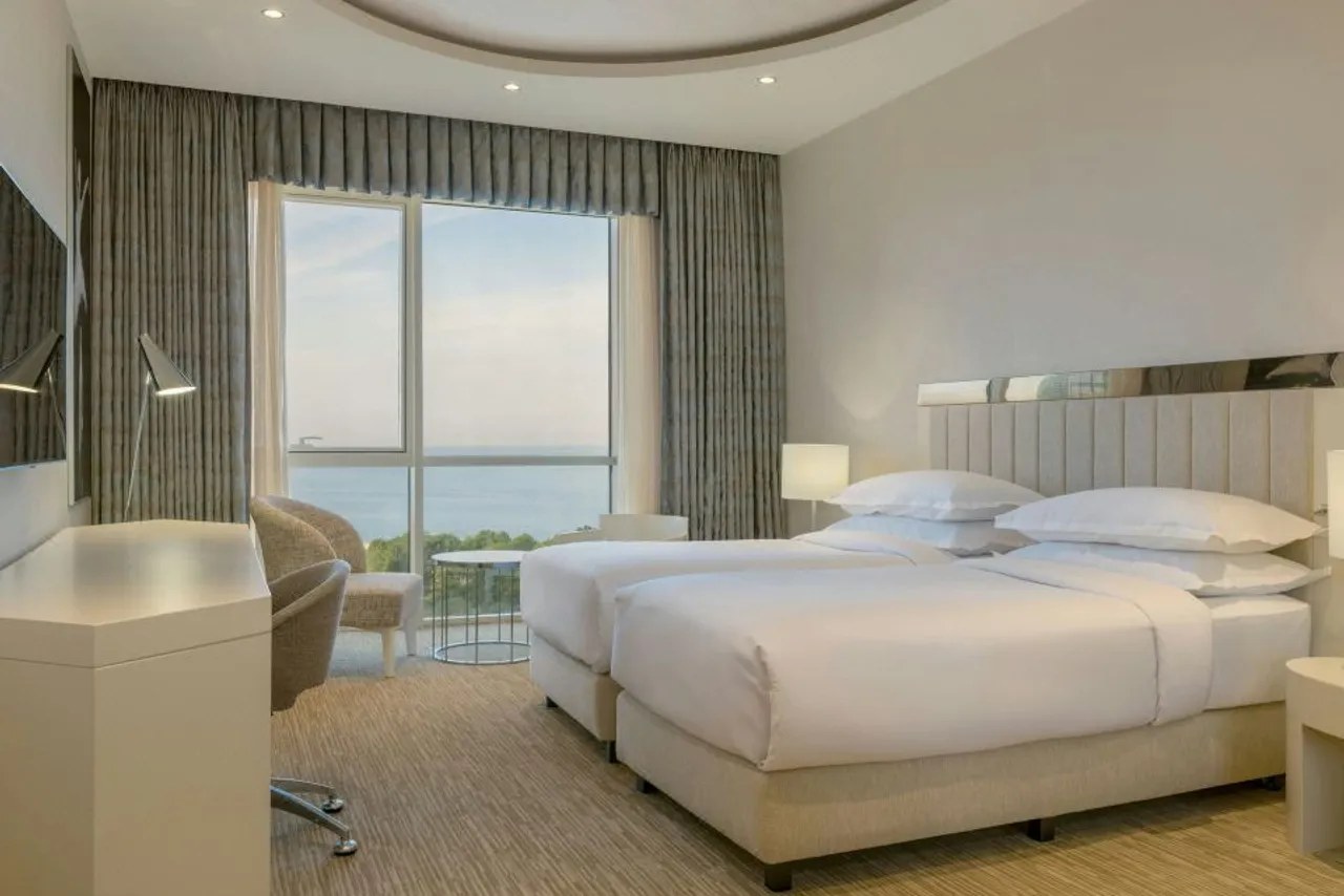 Sheraton Batumi Hotel — ภาพห้องพักและบรรยากาศ