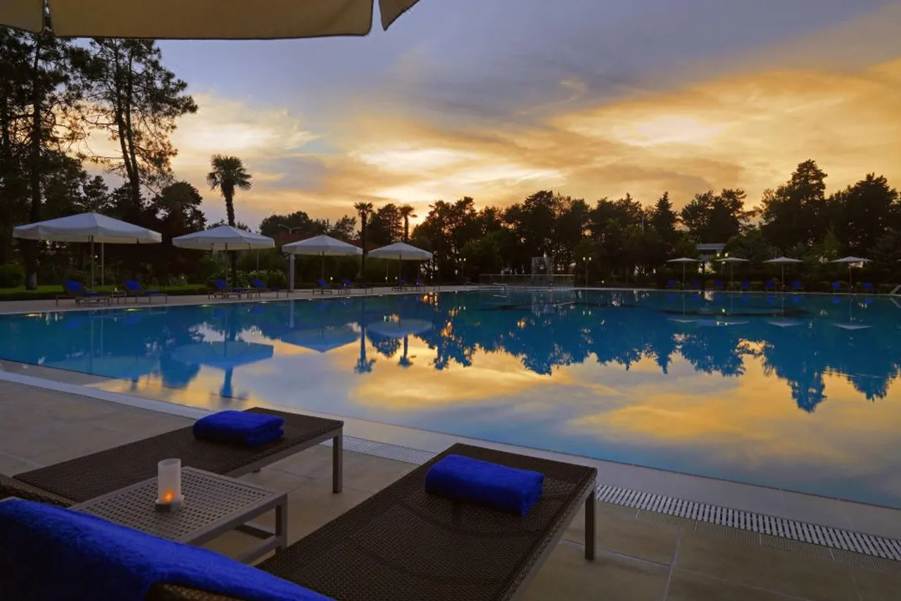 Sheraton Batumi Hotel — ภาพห้องพักและบรรยากาศ