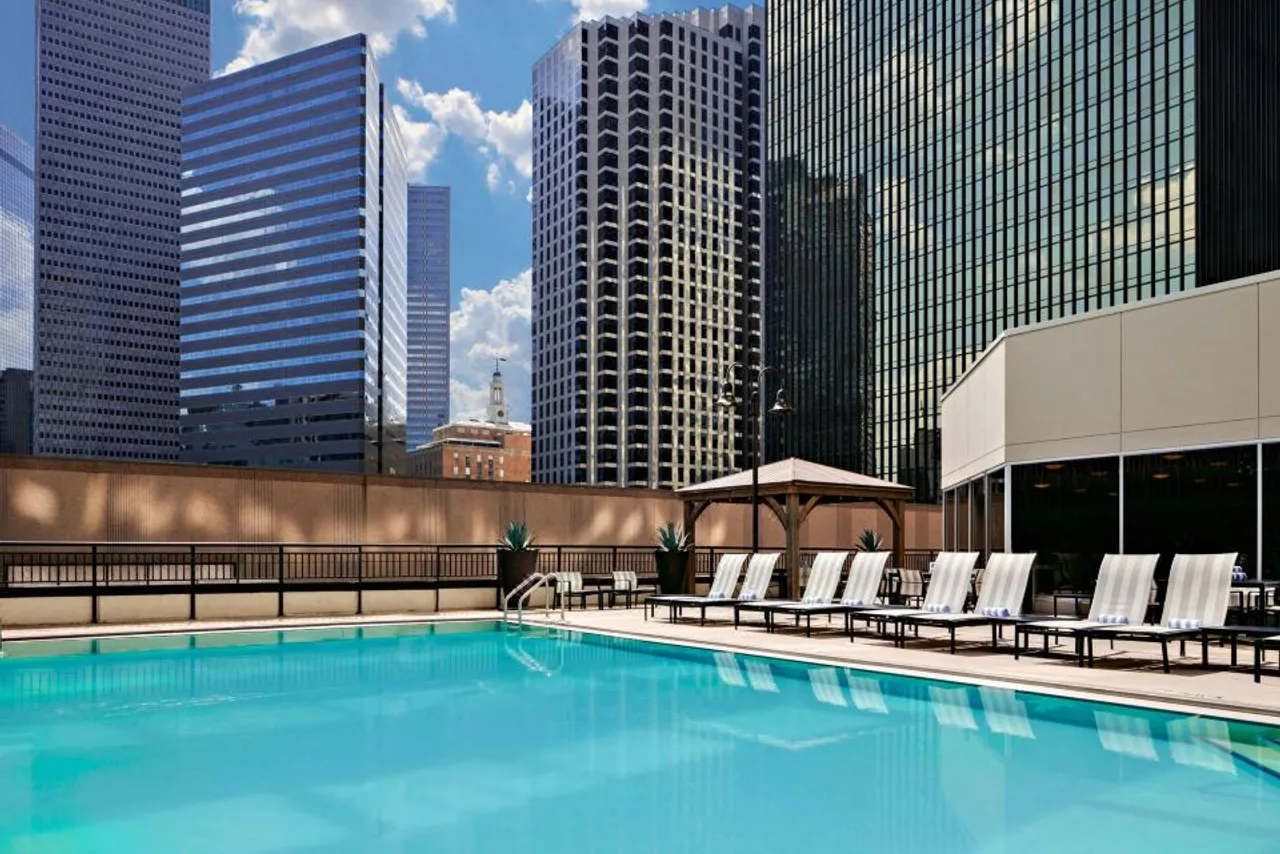 Sheraton Dallas Hotel — ภาพห้องพักและบรรยากาศ