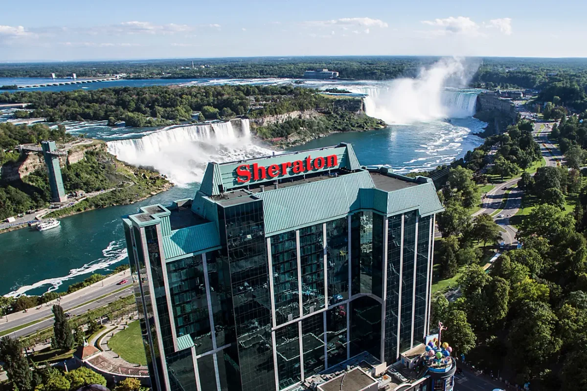 Sheraton Fallsview Hotel — น้ำตกไนแอการา