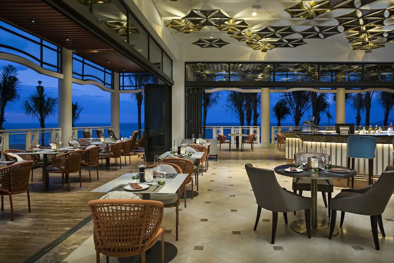 Sheraton Grand Danang Beach Resort & Spa — rooms and atmosphere